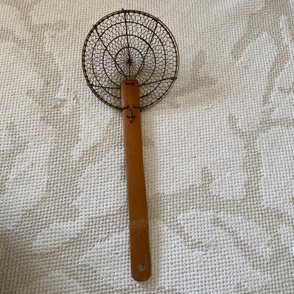 Vintage chicken wire/bamboo fryer strainer!